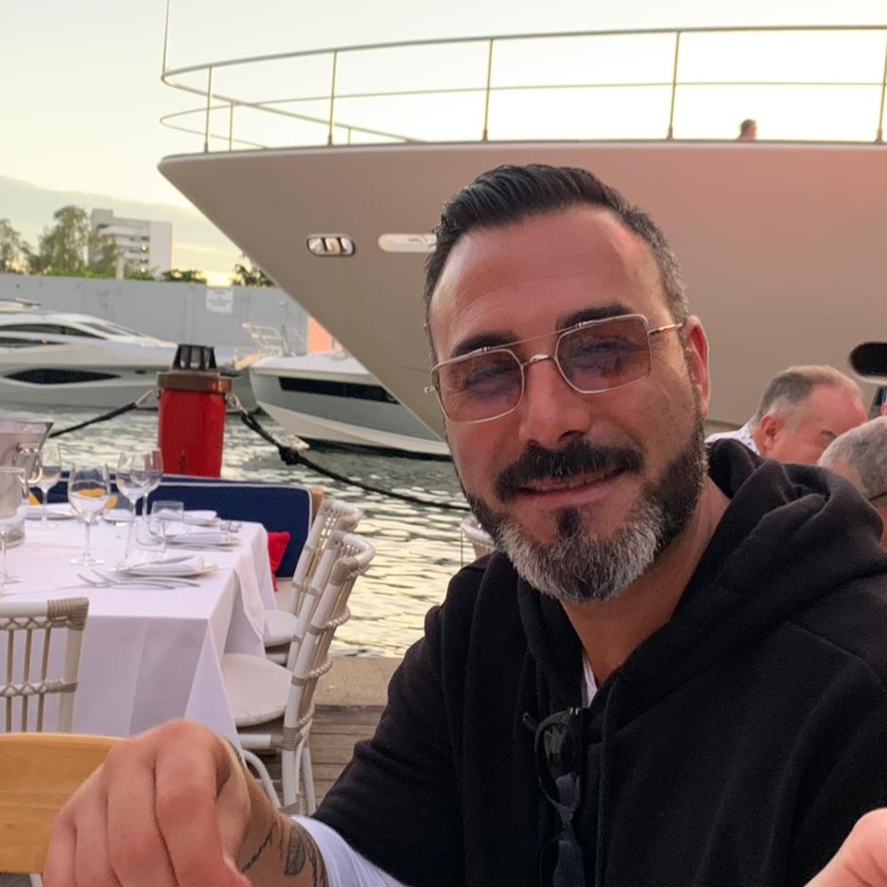 Meet your Posher, Moti